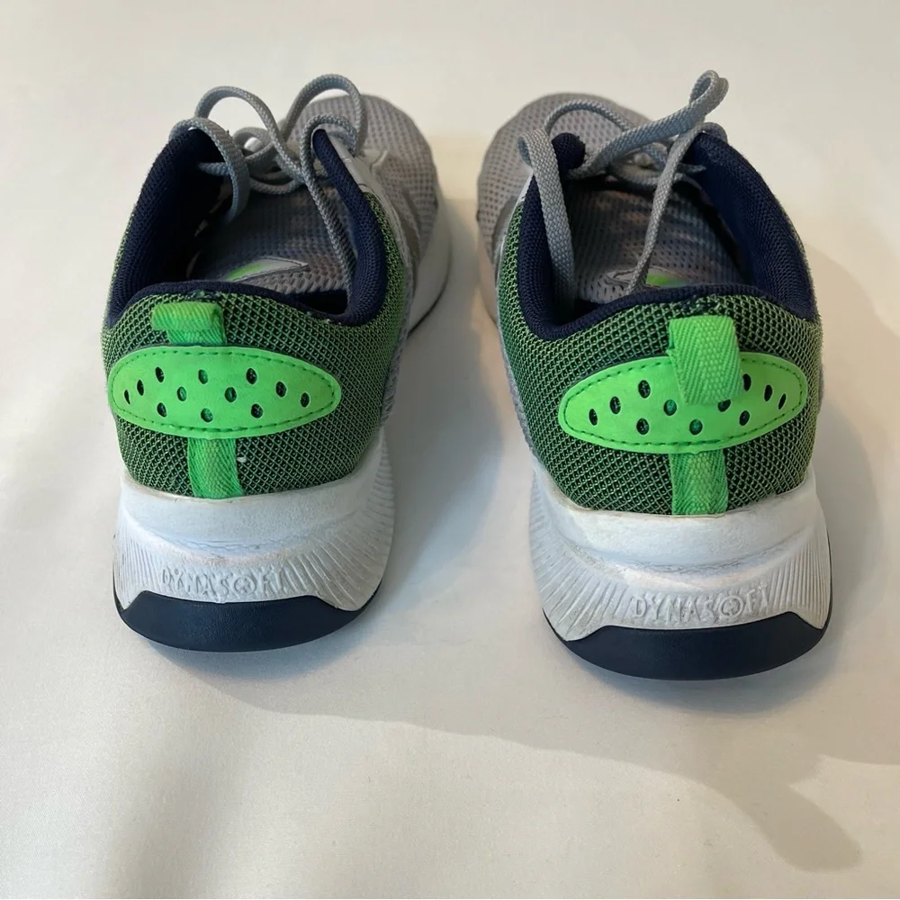 New Balance Dynasoft , youth size 5.5 , good condition , preowned